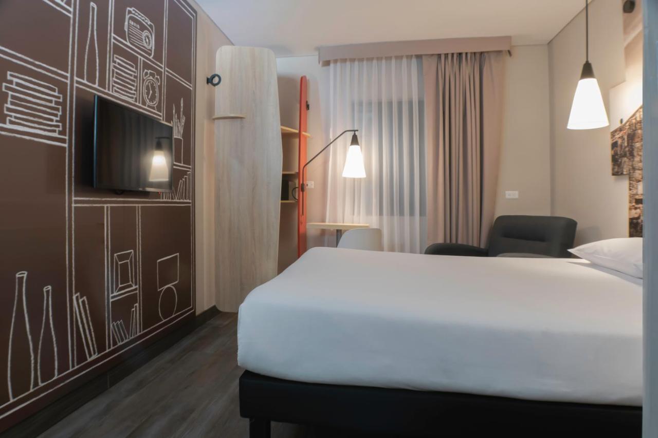 Ibis Chia Hotel Exterior photo